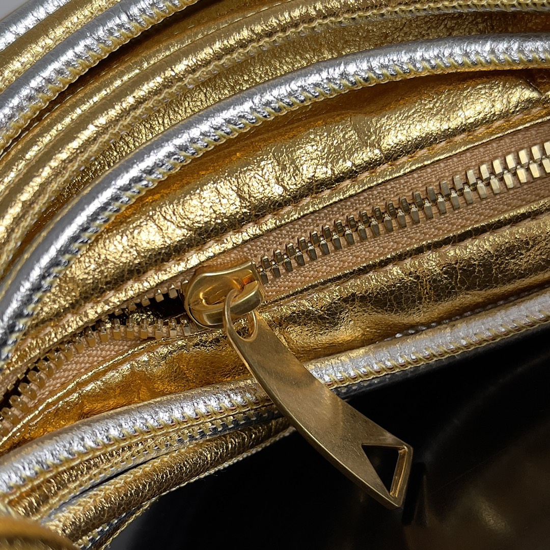 Bottega Veneta tubular leather jodie handbag 755540