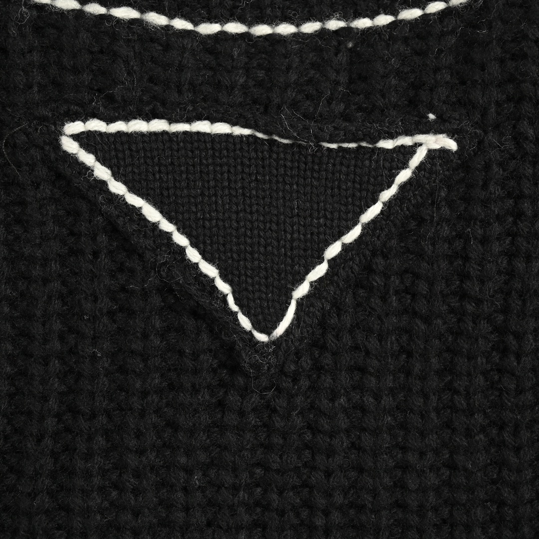 Prada 24Fw chunky white crew neck sweater