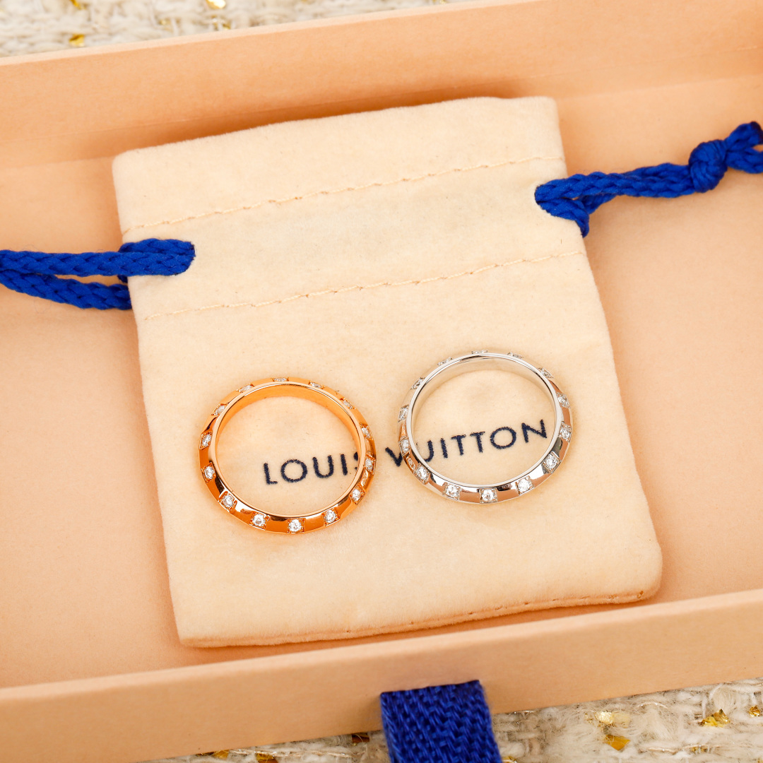Louis Vuitton Le Der de LV Ring
