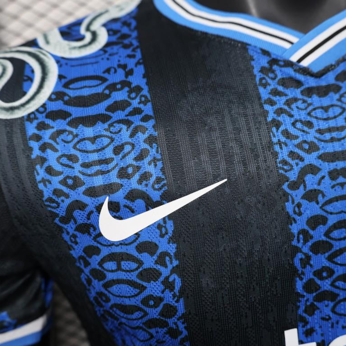 Player Version 25/26 Inter Milan Black and Blue Jersey with Snake Design