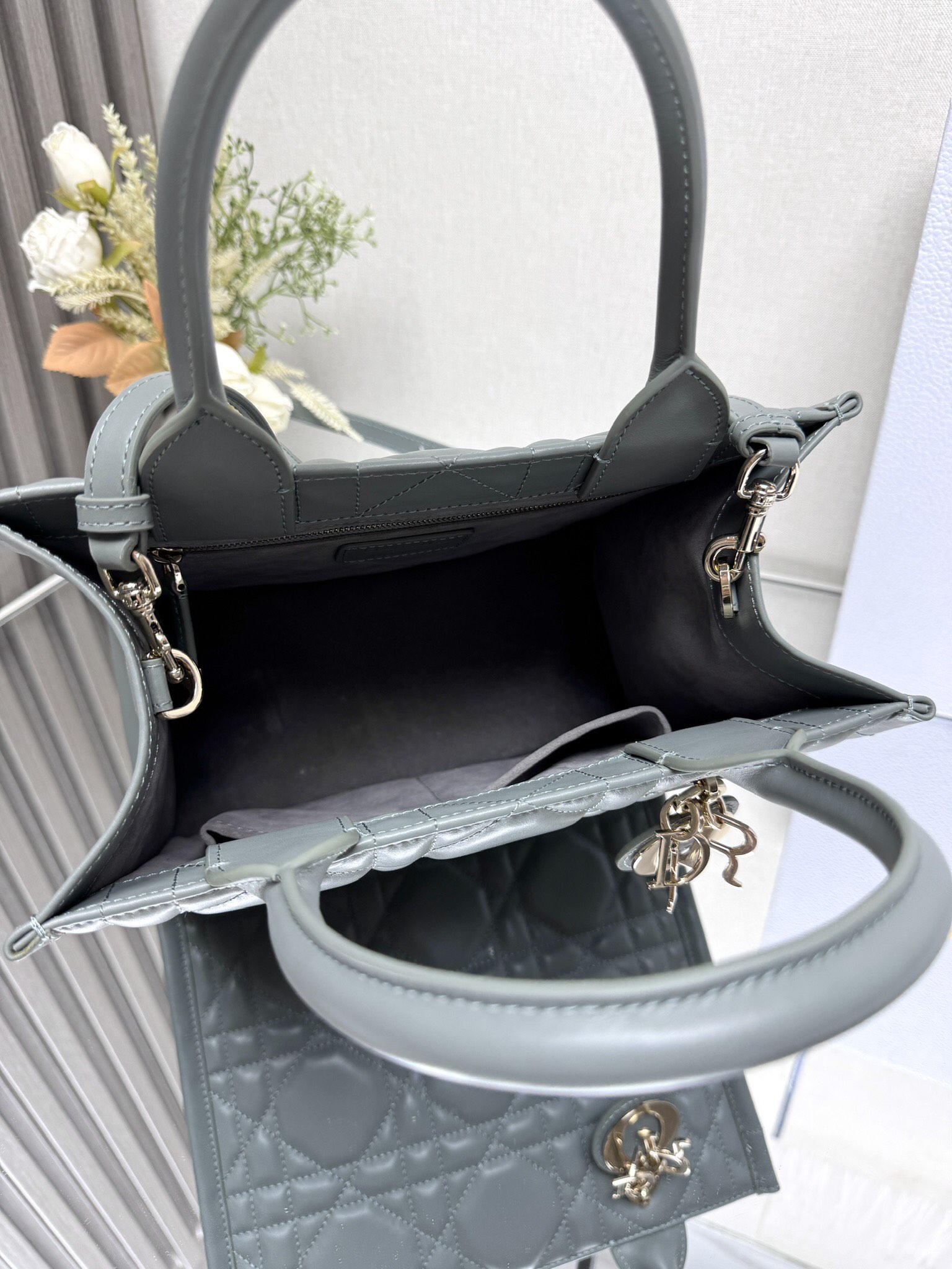 Dior BOOK TOTE handbag M1325