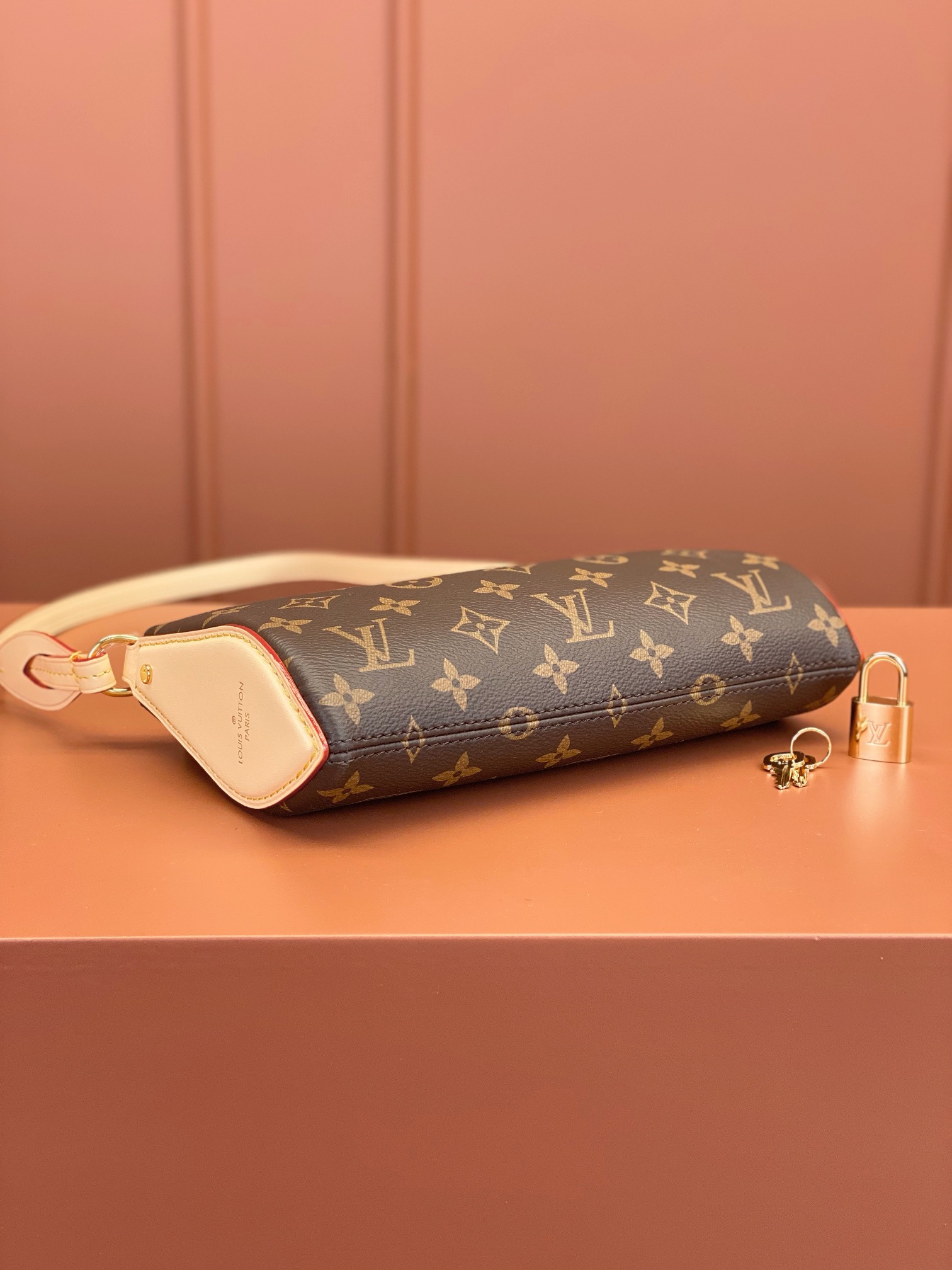 Louis Vuitton POCHETTE TIRETTE Handbag M47123