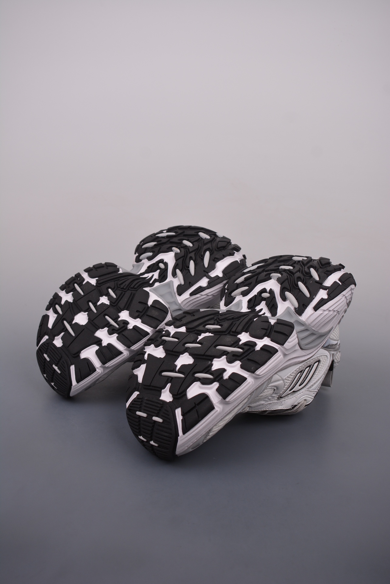 BALENCIAGA Cargo Sneaker 10XL White Distressed