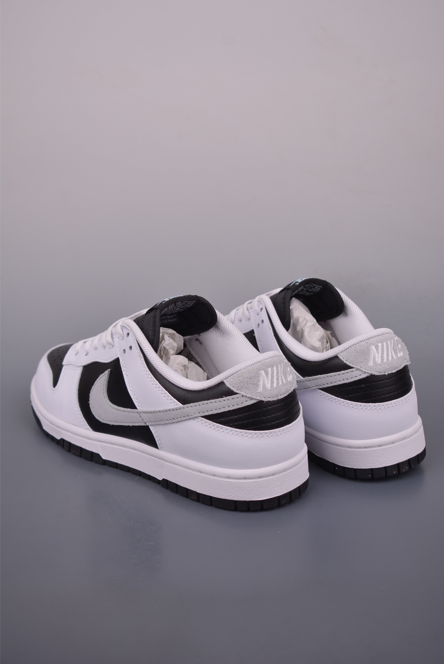 NIKE SB Dunk Low 