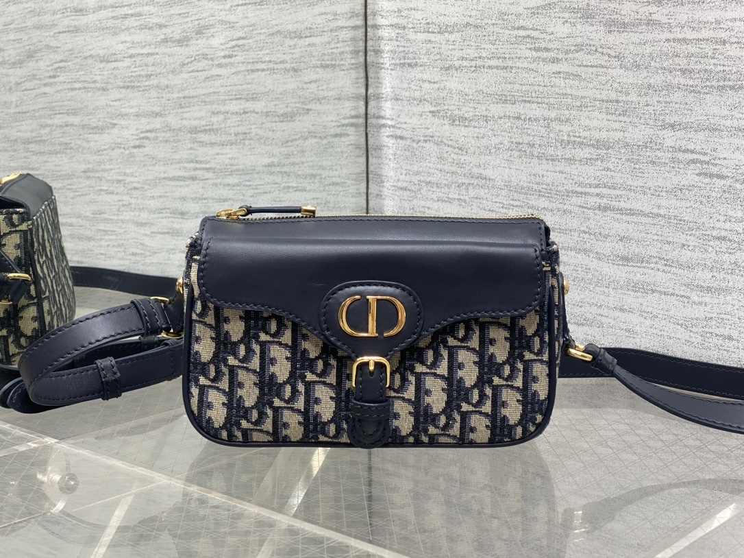 Dior 30Montaigne Poet Handbag