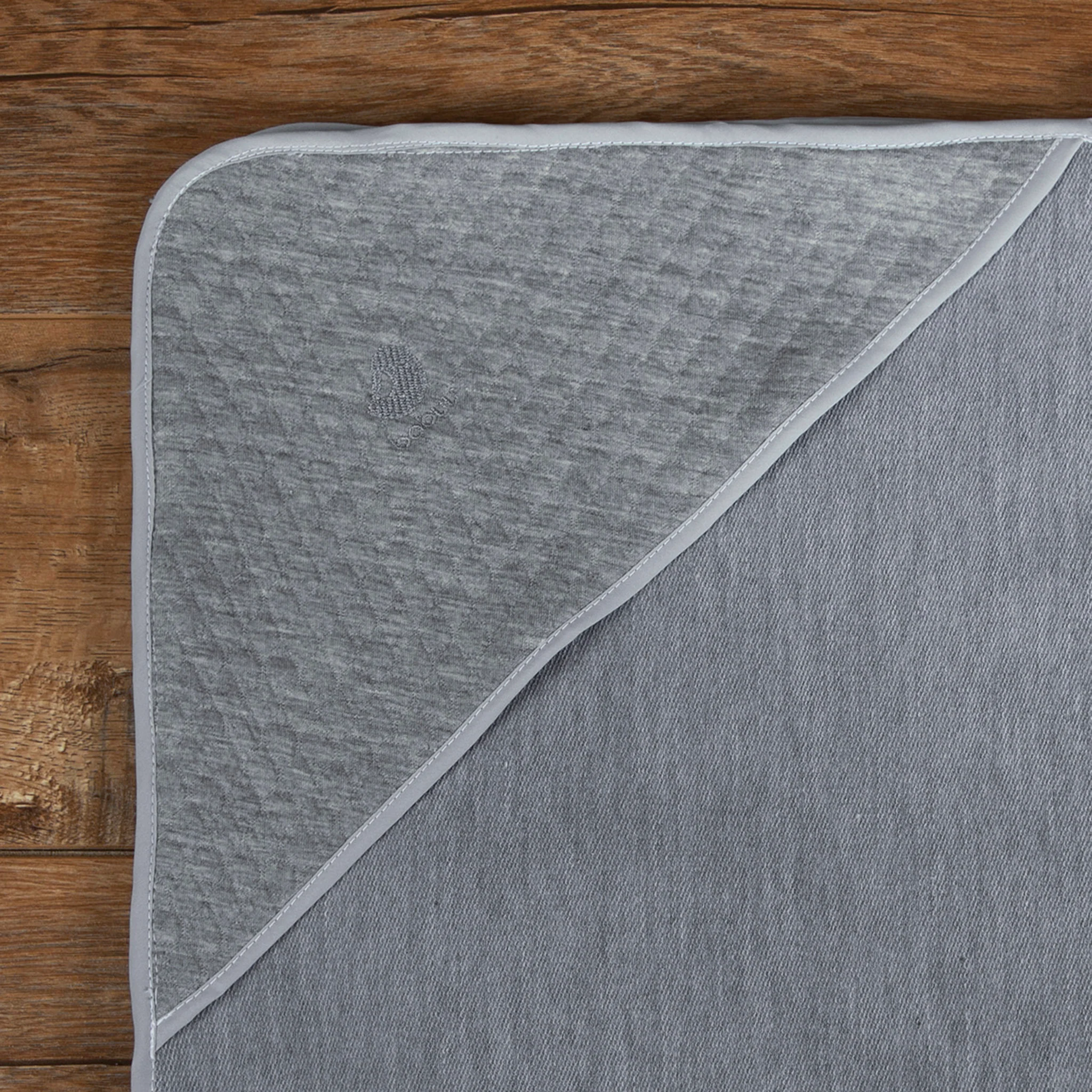Cobija para bebé polo con capucha gris