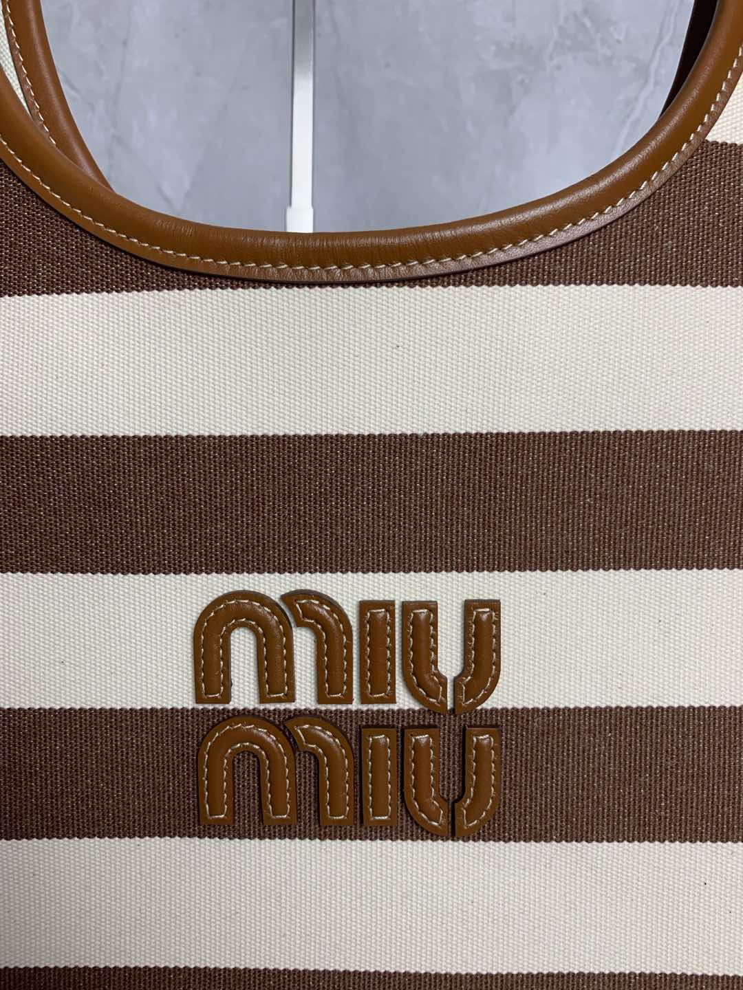 Miu Miu Vertical Tote Bag 5BG231