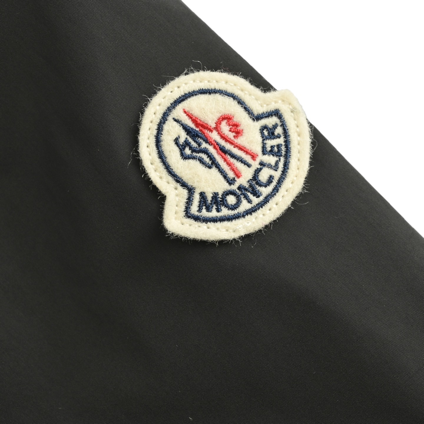 Moncler 25Fw nylon jacket with zipper pockets and sleeves