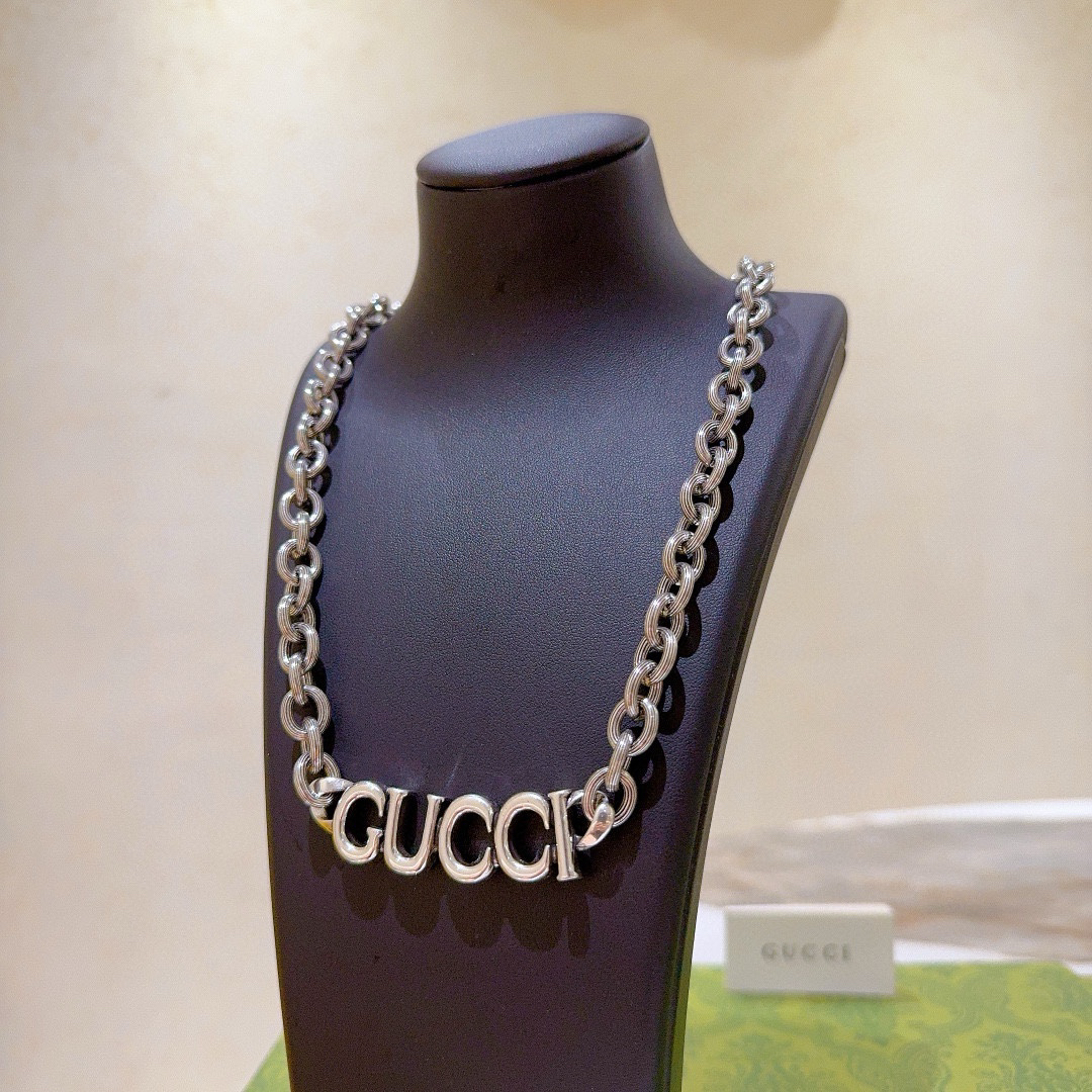 Gucci round chain necklace