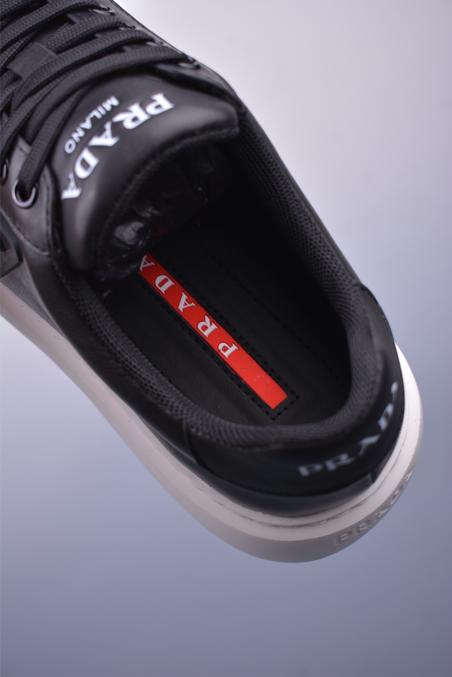 Prada low-top casual sneakers black and white AJ17392118