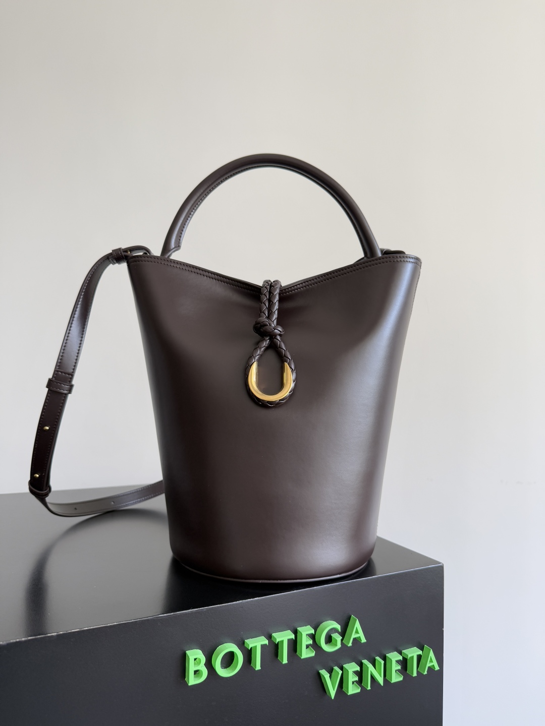 Bottega Veneta 2025 New Arrival Women's LIBERTA Small Bucket Bag 806038