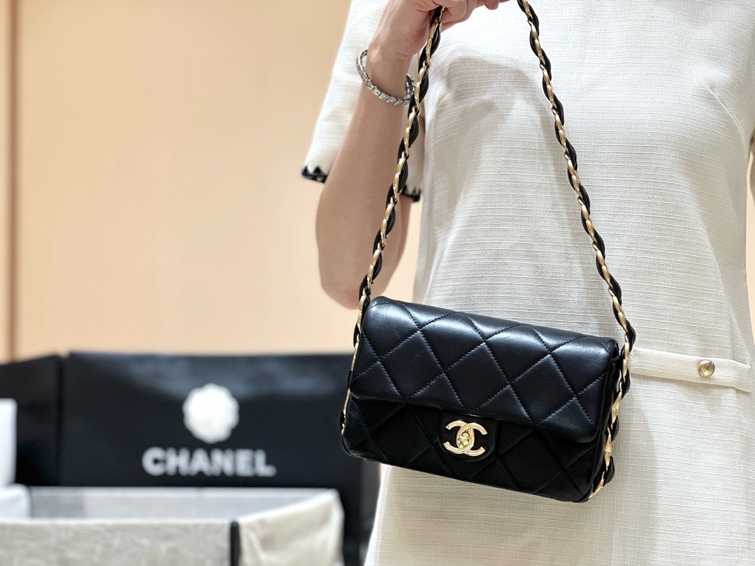 Chanel 24K Autumn and Winter Series Thick Chain Underarm Bag AS5174