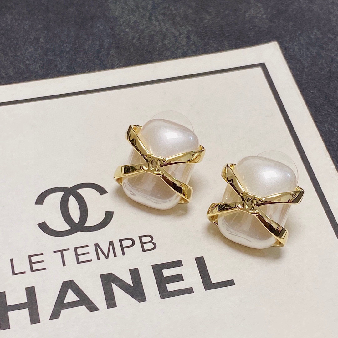 Chanel Gold Pearl Earrings