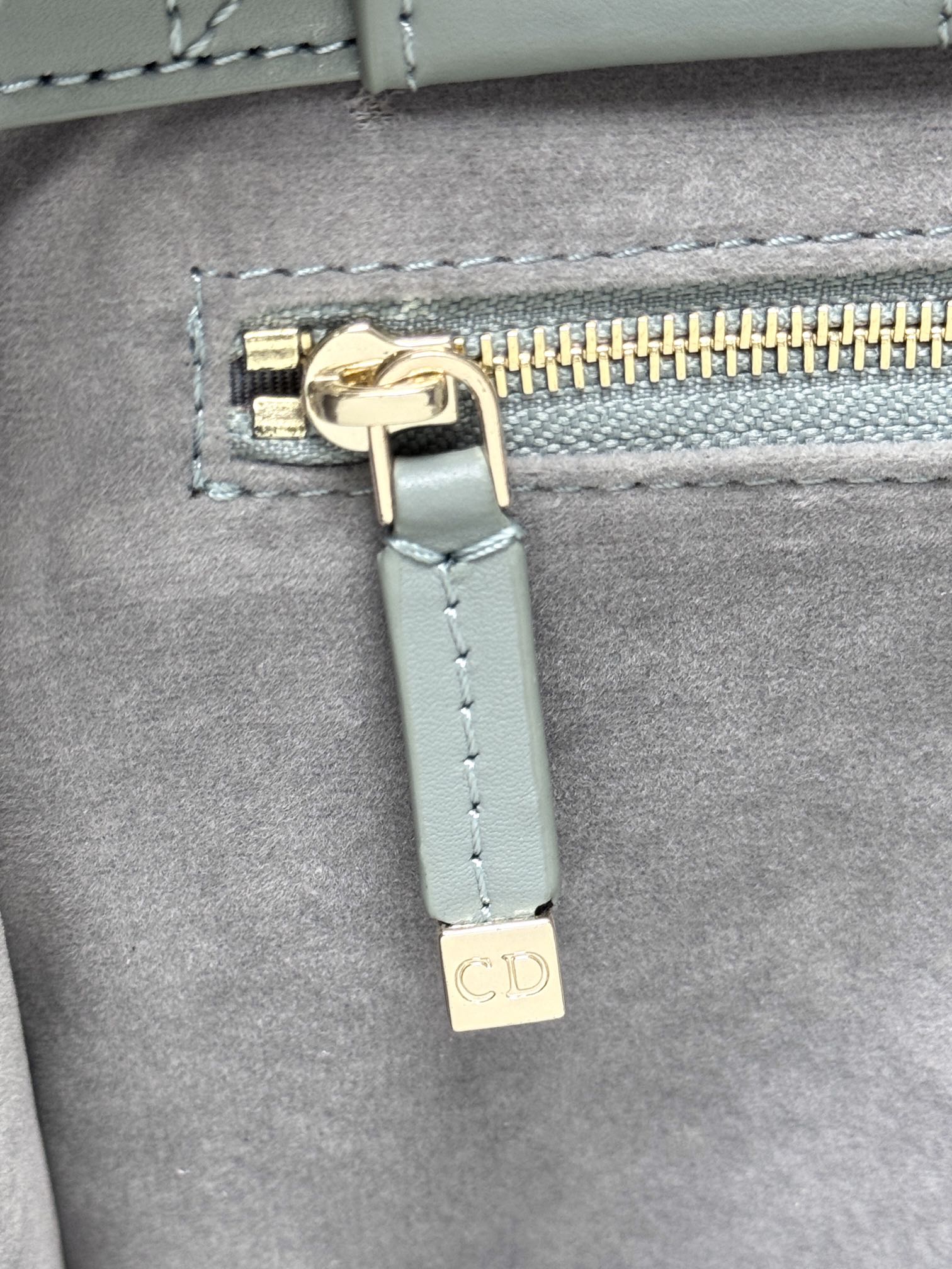 Dior BOOK TOTE handbag M1325