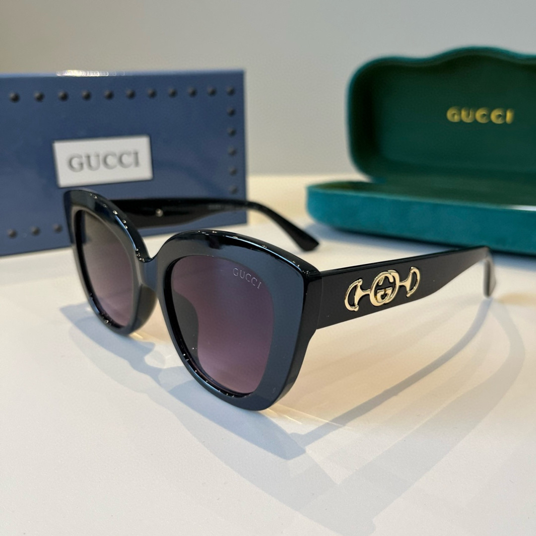 Gucci Round Frame Sunglasses