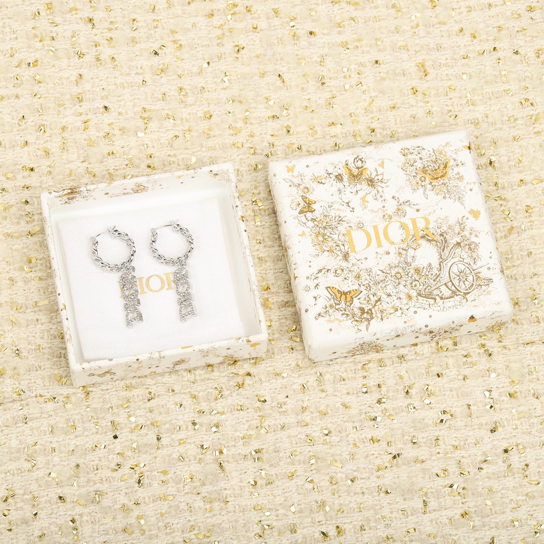 Dior chain diamond font earrings