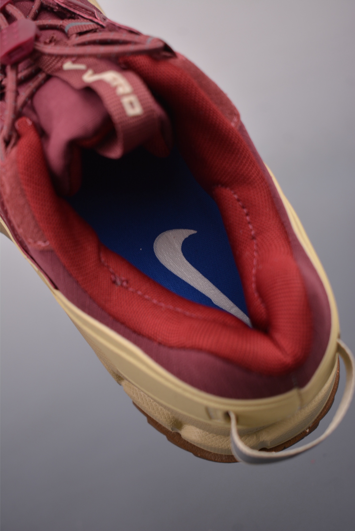 Nike Zoom Vomero 5 RoamTeam Red Gold HQ2181-700