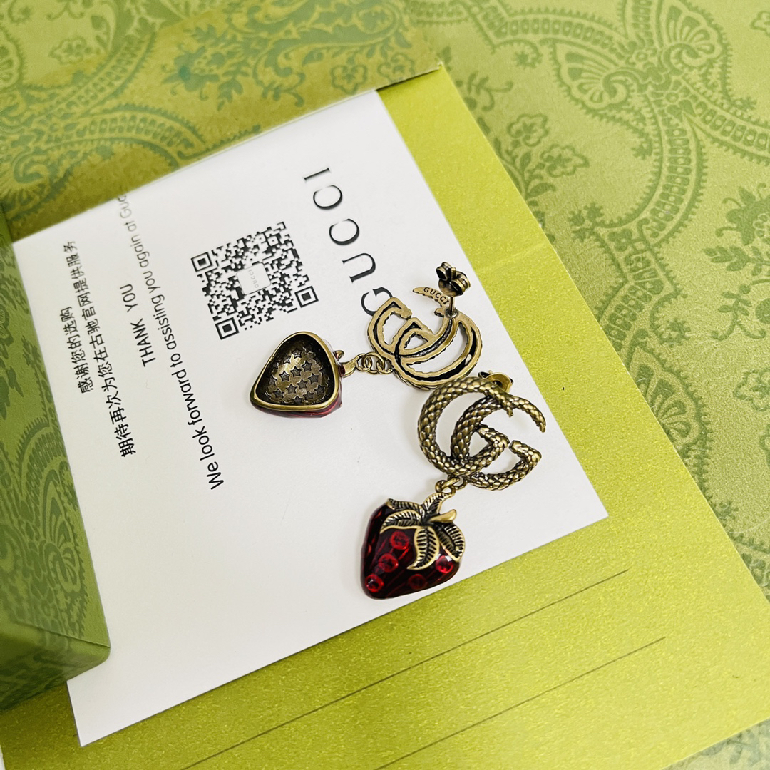 GUCCi GG Strawberry Stud Earrings