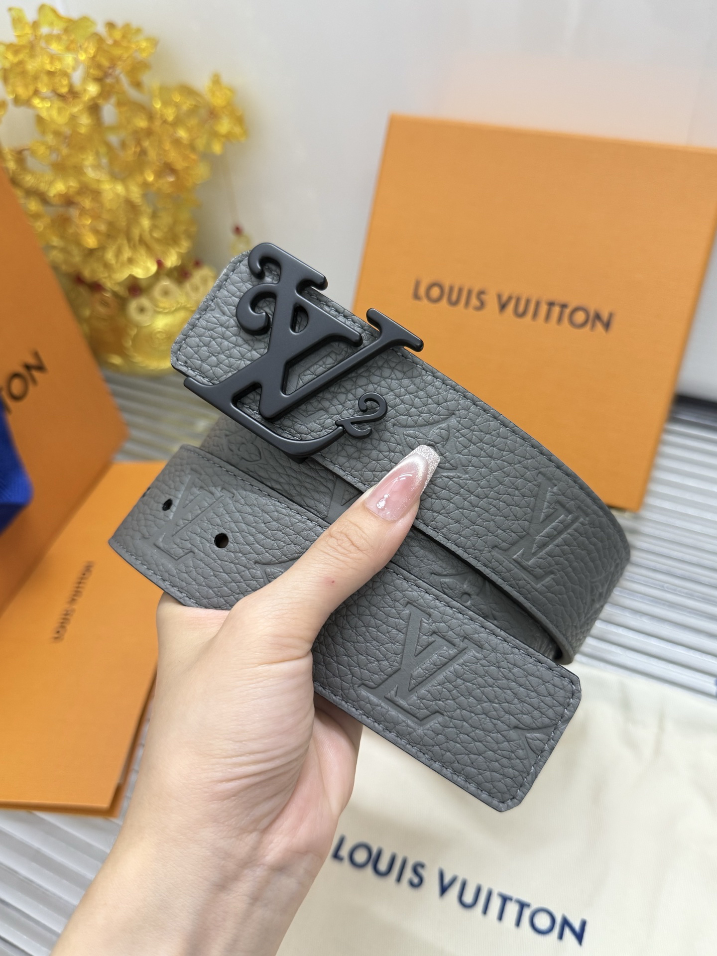 Louis Vuitton Litchi Pattern Men's Double-Sided Belt 4CM Width