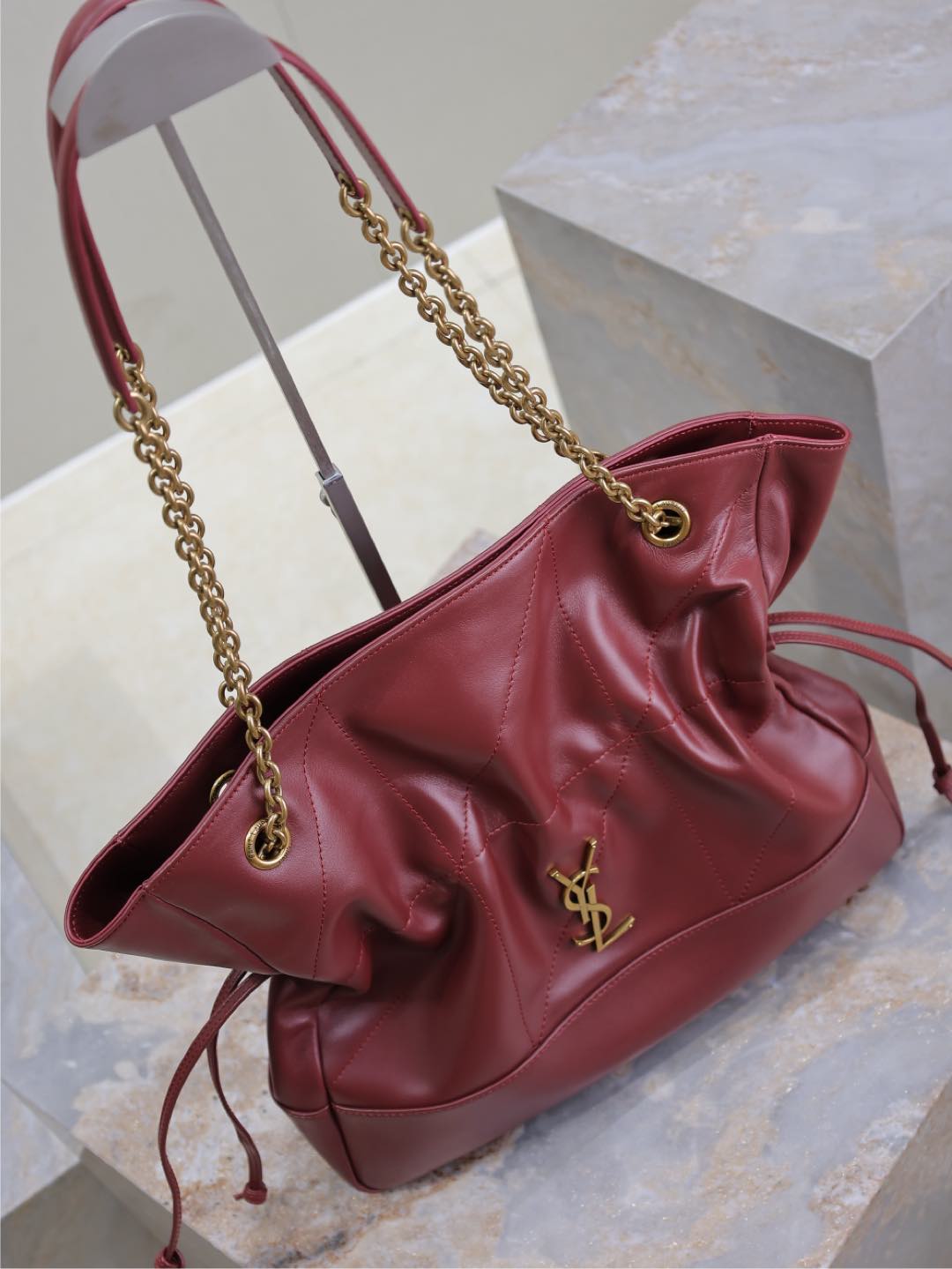 Yves Saint Laurent Jamie 4.3 Large CHON Bucket Bag 809824