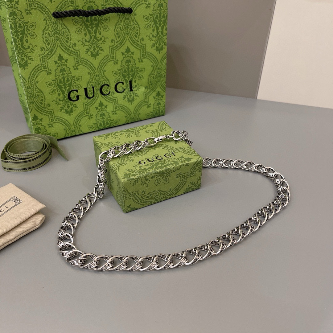 Gucci Twist Vintage Necklace