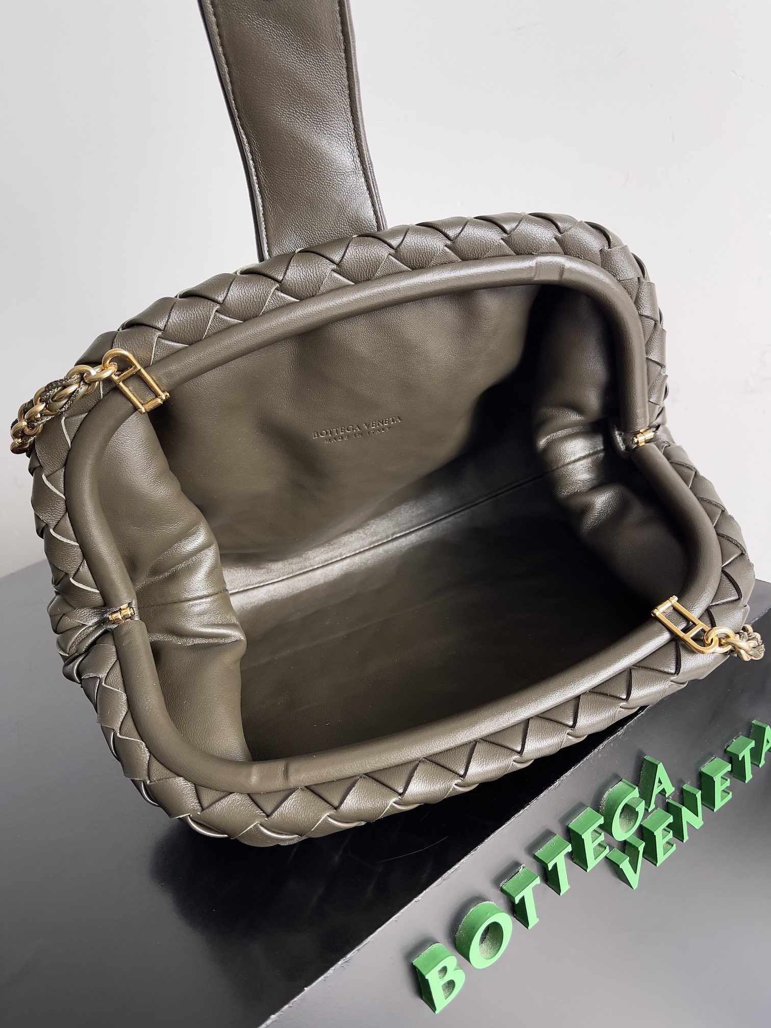 Bottega Veneta LAUREN CLUTCH chain clutch bag 785807
