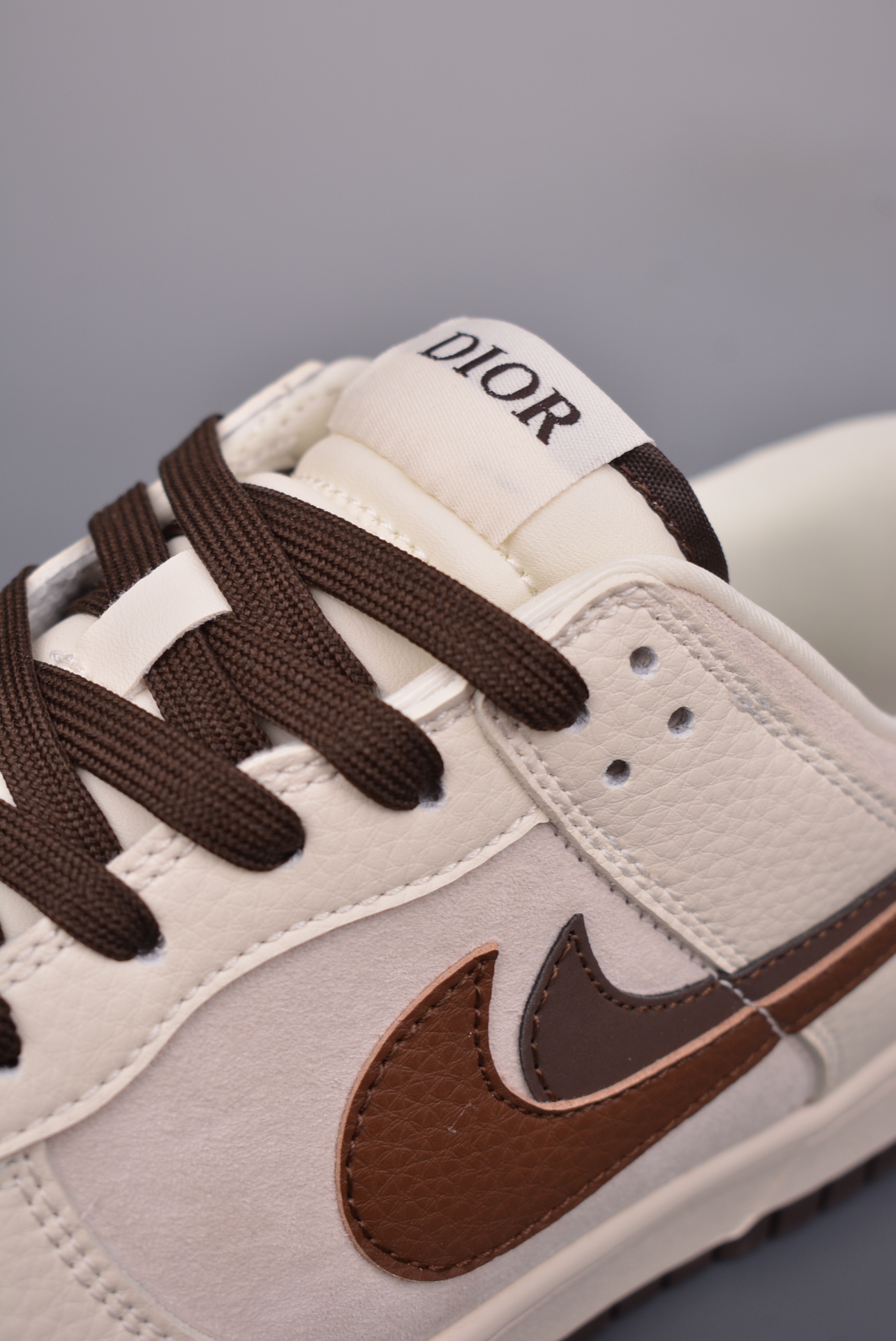 Dior x Nike SB Dunk Low Dior off-white and brown Dior double hook XD6188-046