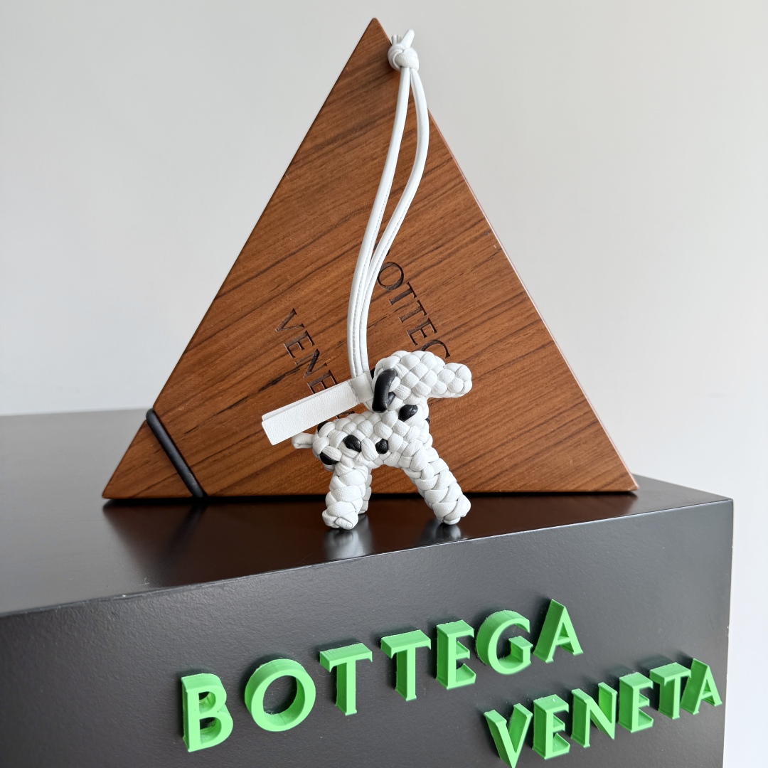 Bottega Veneta 2025 New Puppy Shape Pendant 807068
