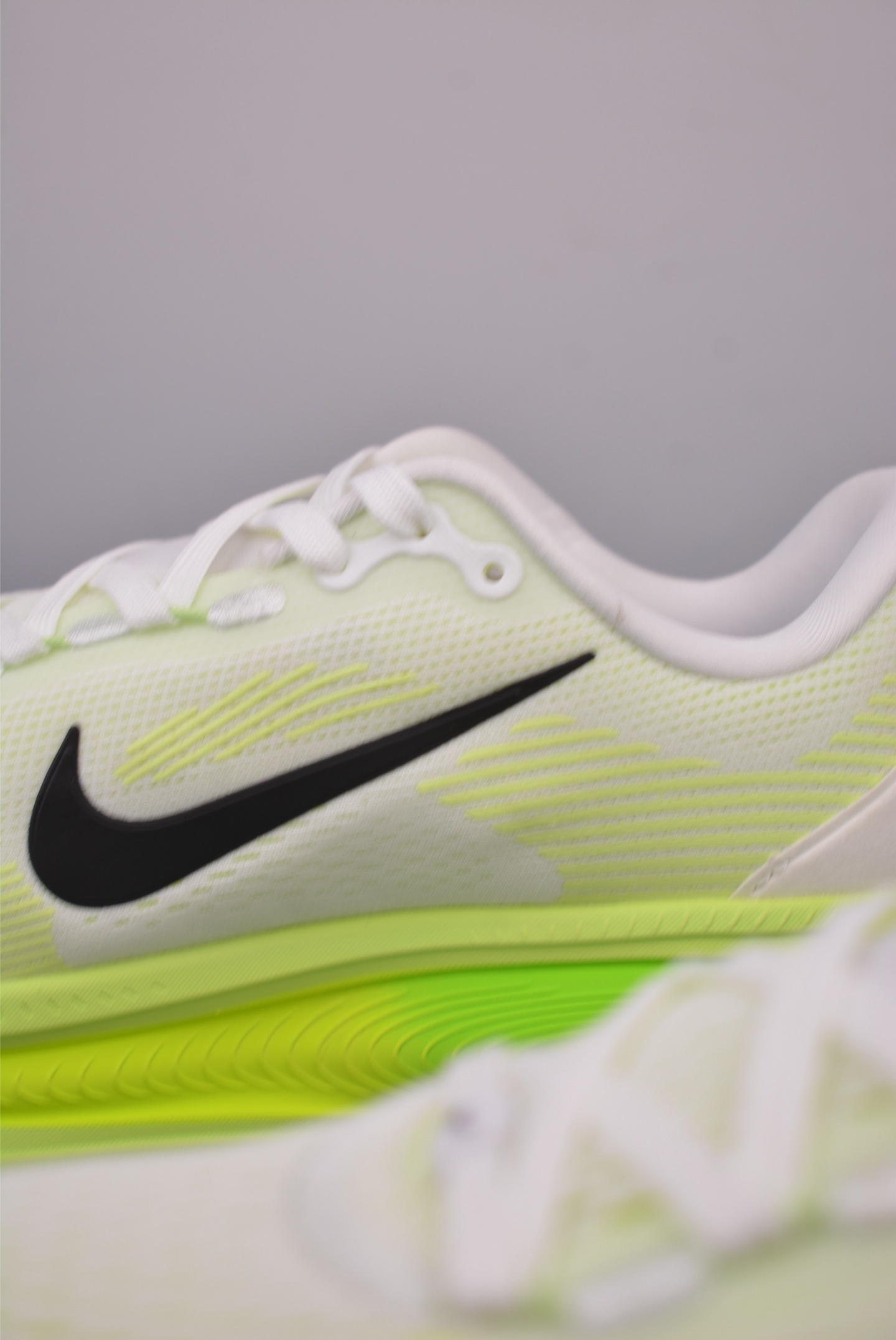 Nike Vomero 18 'Electric Green' HM6803-100