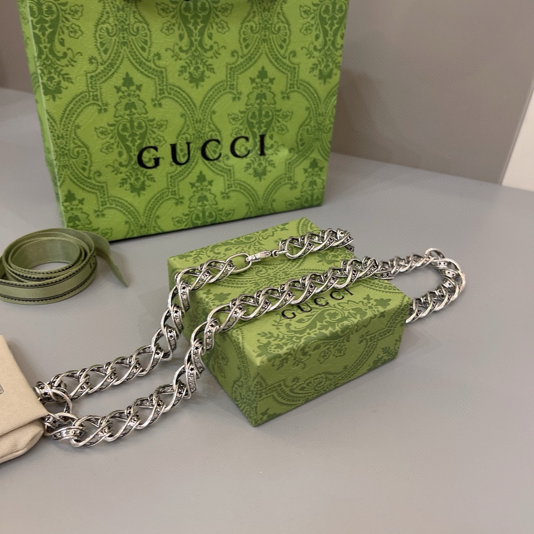 Gucci Twist Vintage Necklace