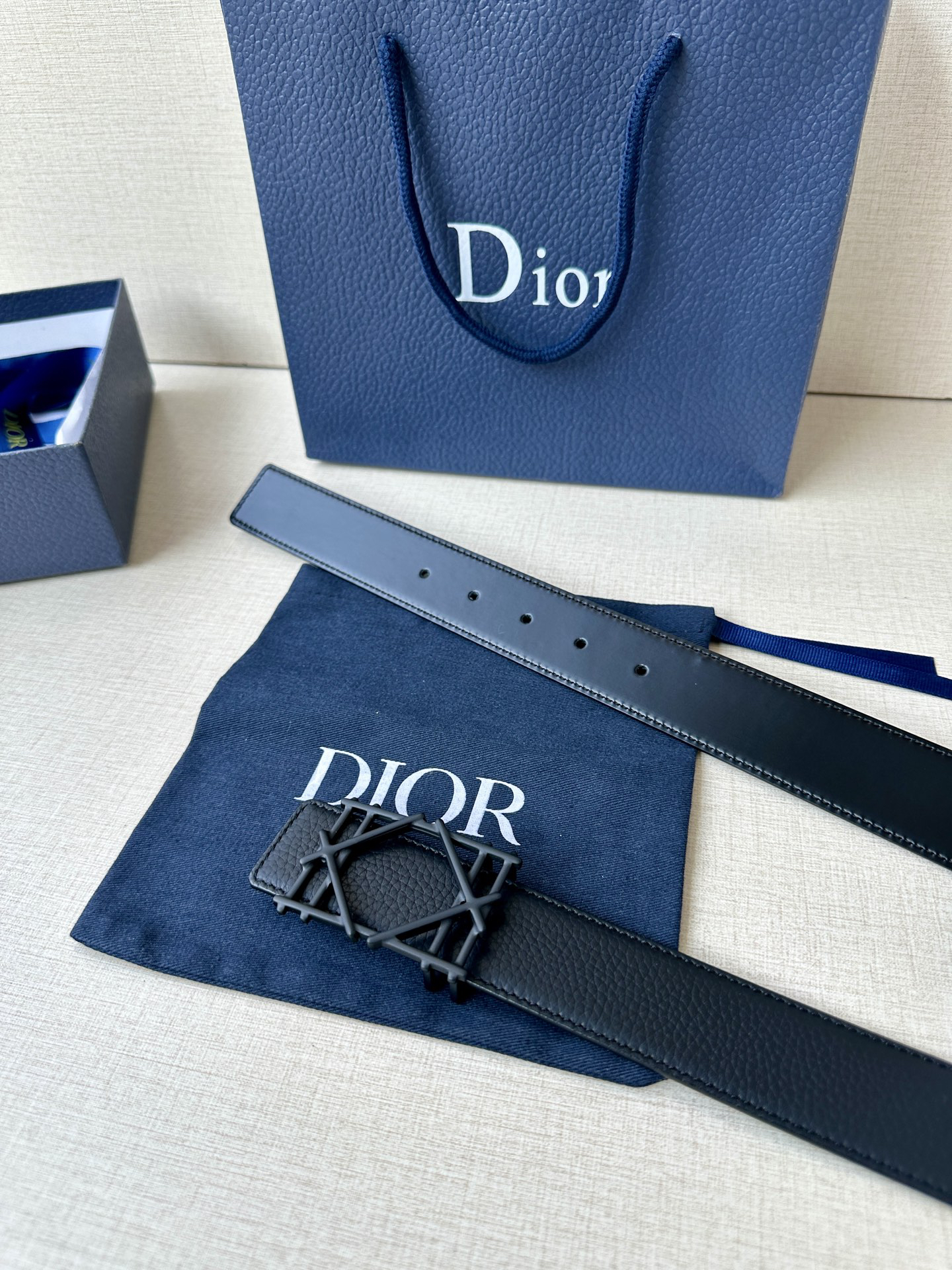 Dior double-sided leather belt with rattan check buckle, 3.5cm wide