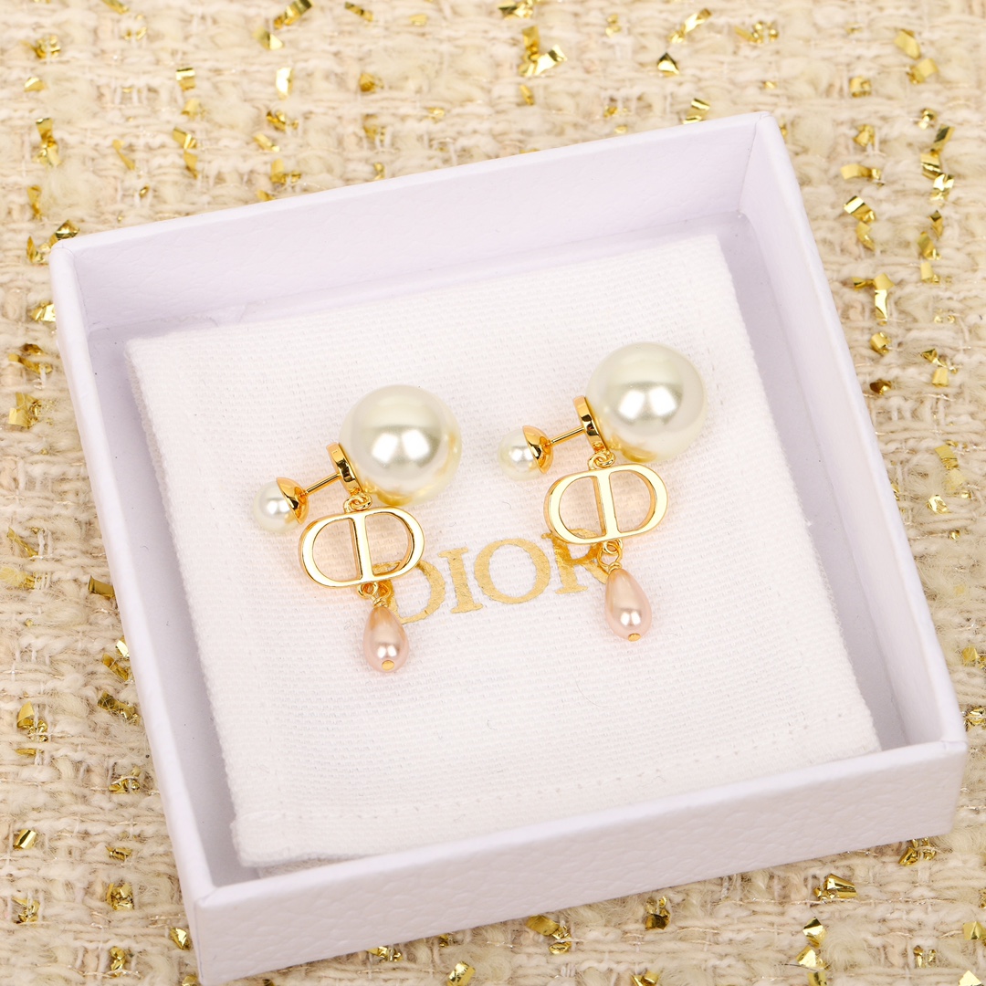 Dior CD letter drop pearl earrings