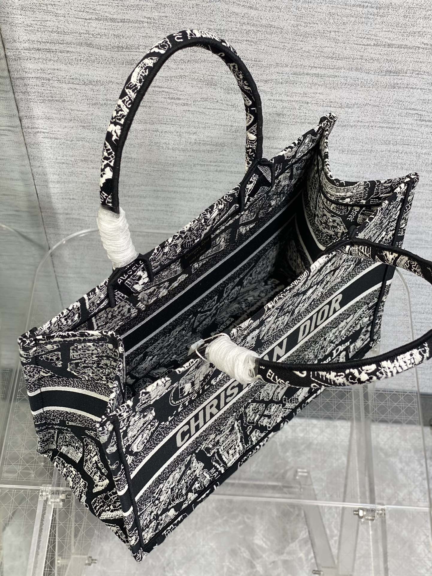 Dior embroidered tote bag medium
