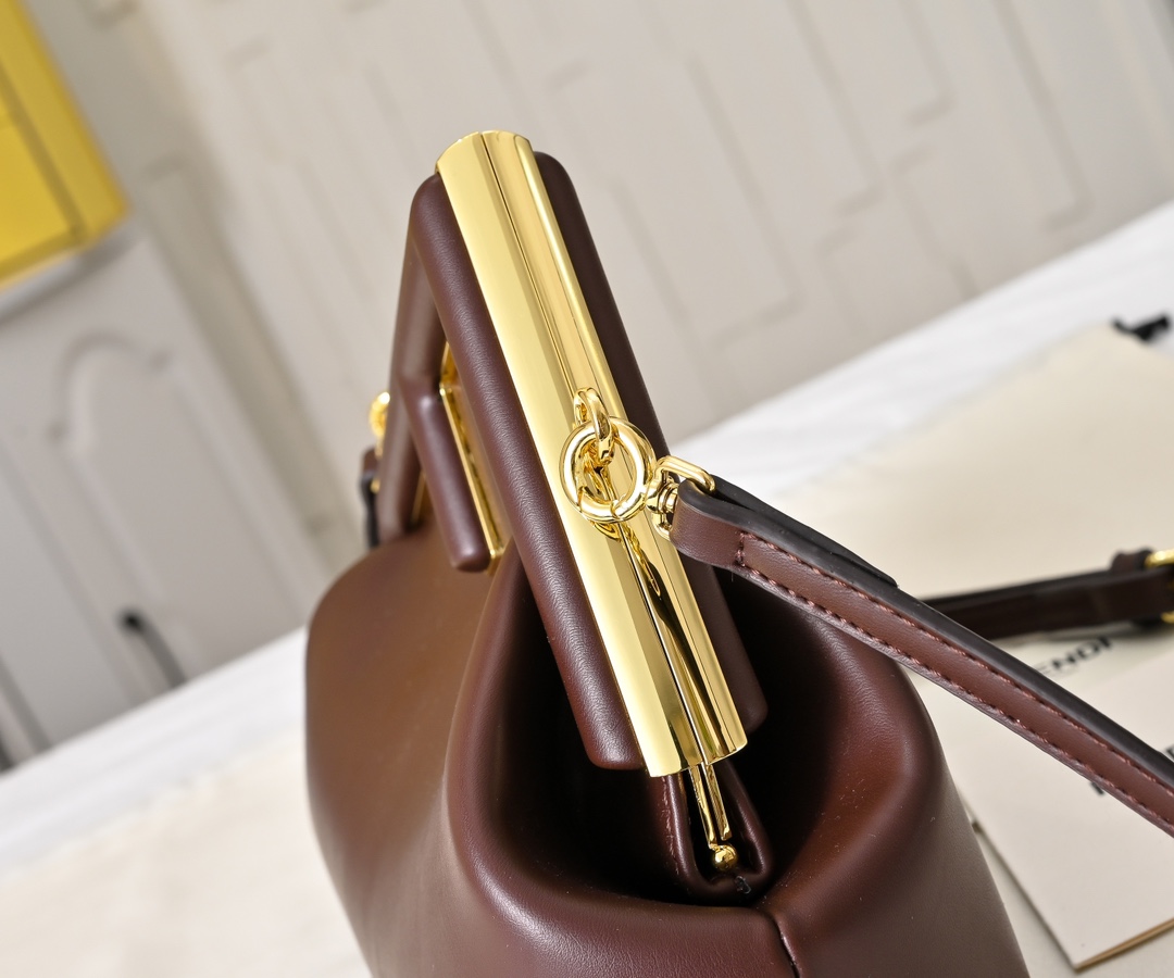 FENDI First Shoulder Bag 80016