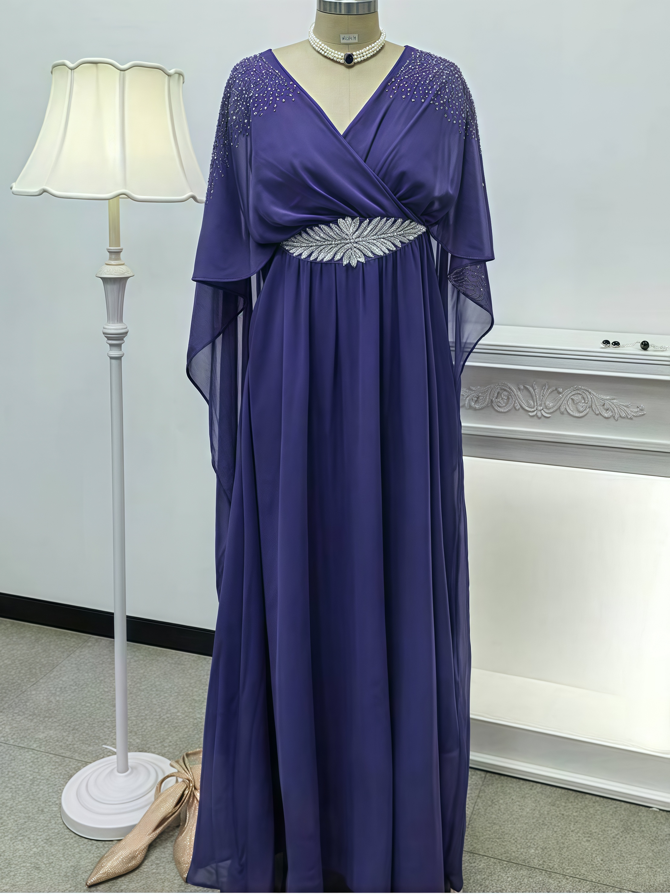 V-neck Sparkling Waist Seal Diamond Queen Style Dress