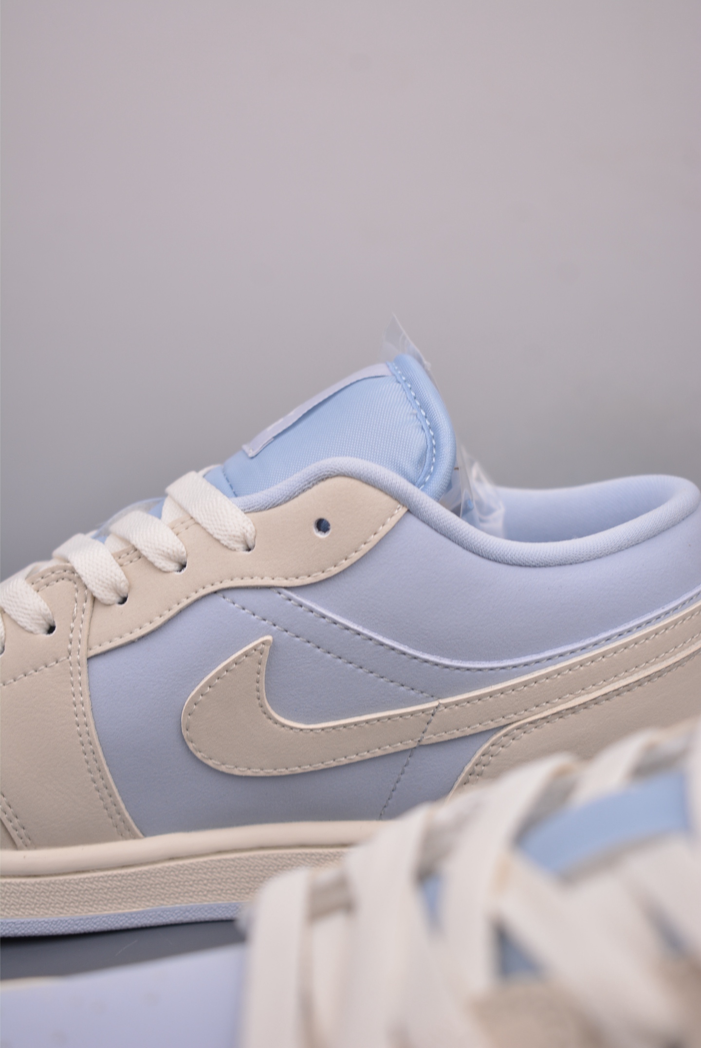 Nike Wmns Air Jordan 1 Low GS White Blue Gray IB4003-407