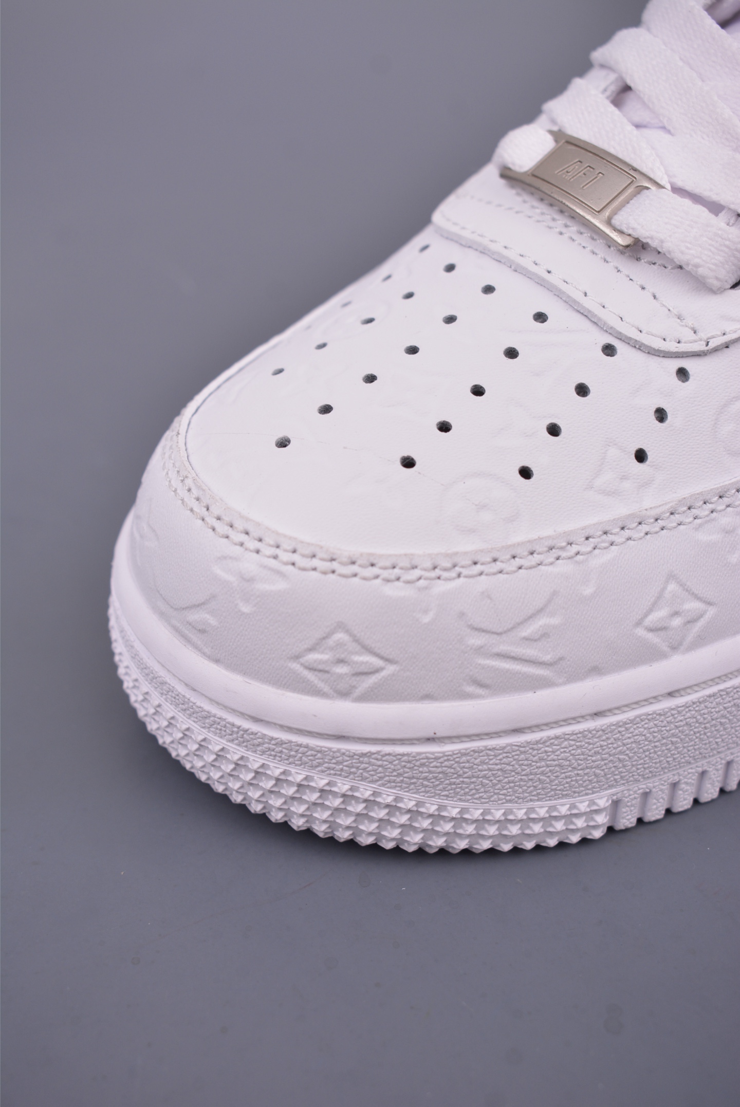Louis Vuitton x Nike Air Force 1 07 LV8 Low Sneakers White and Black Print YN7698-111