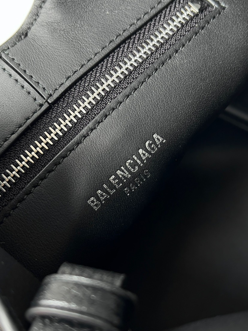Balenciaga 2024 Early Spring Series Loer Hobo Bag