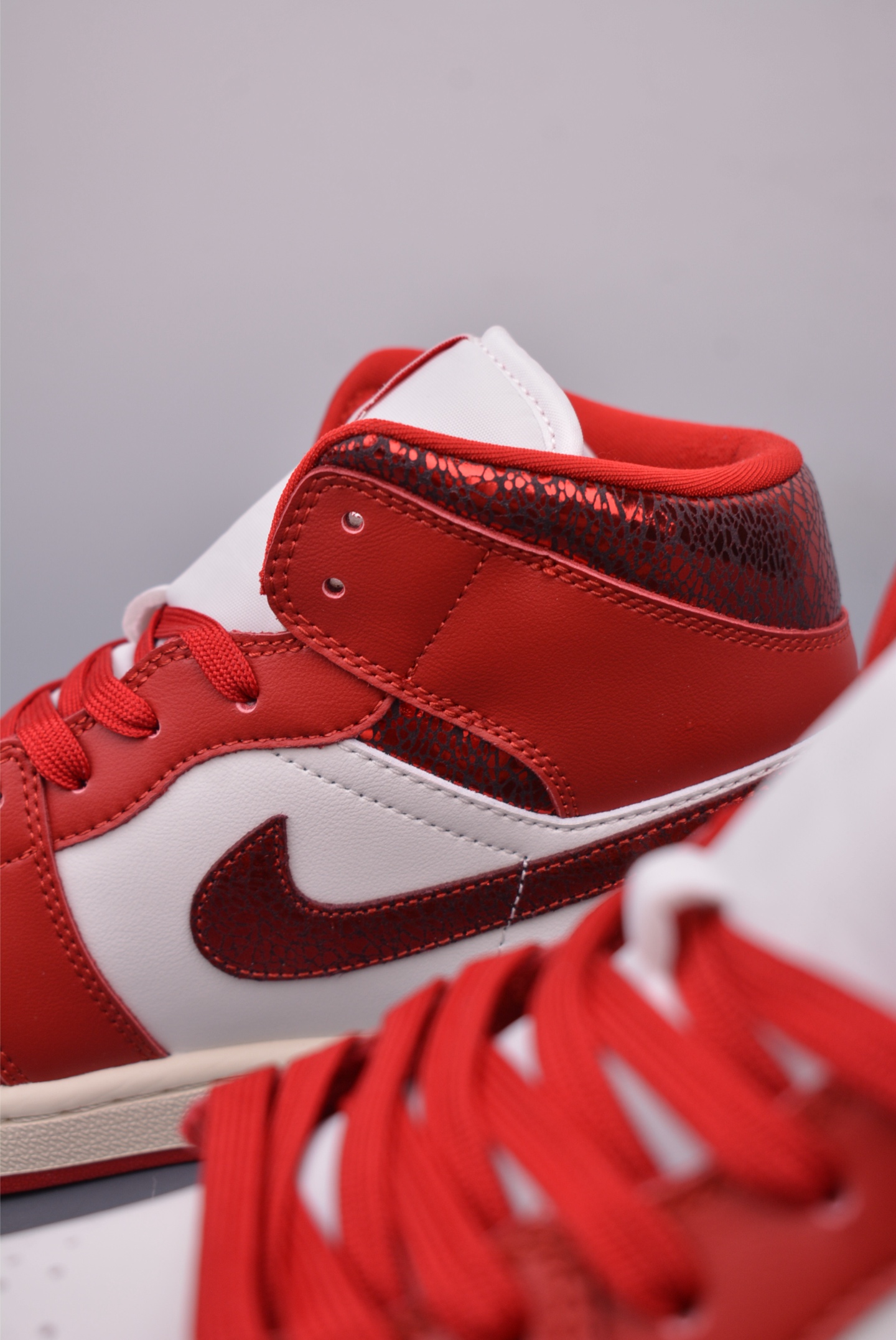 Air Jordan 1 Mid Red Burst HJ9337-106