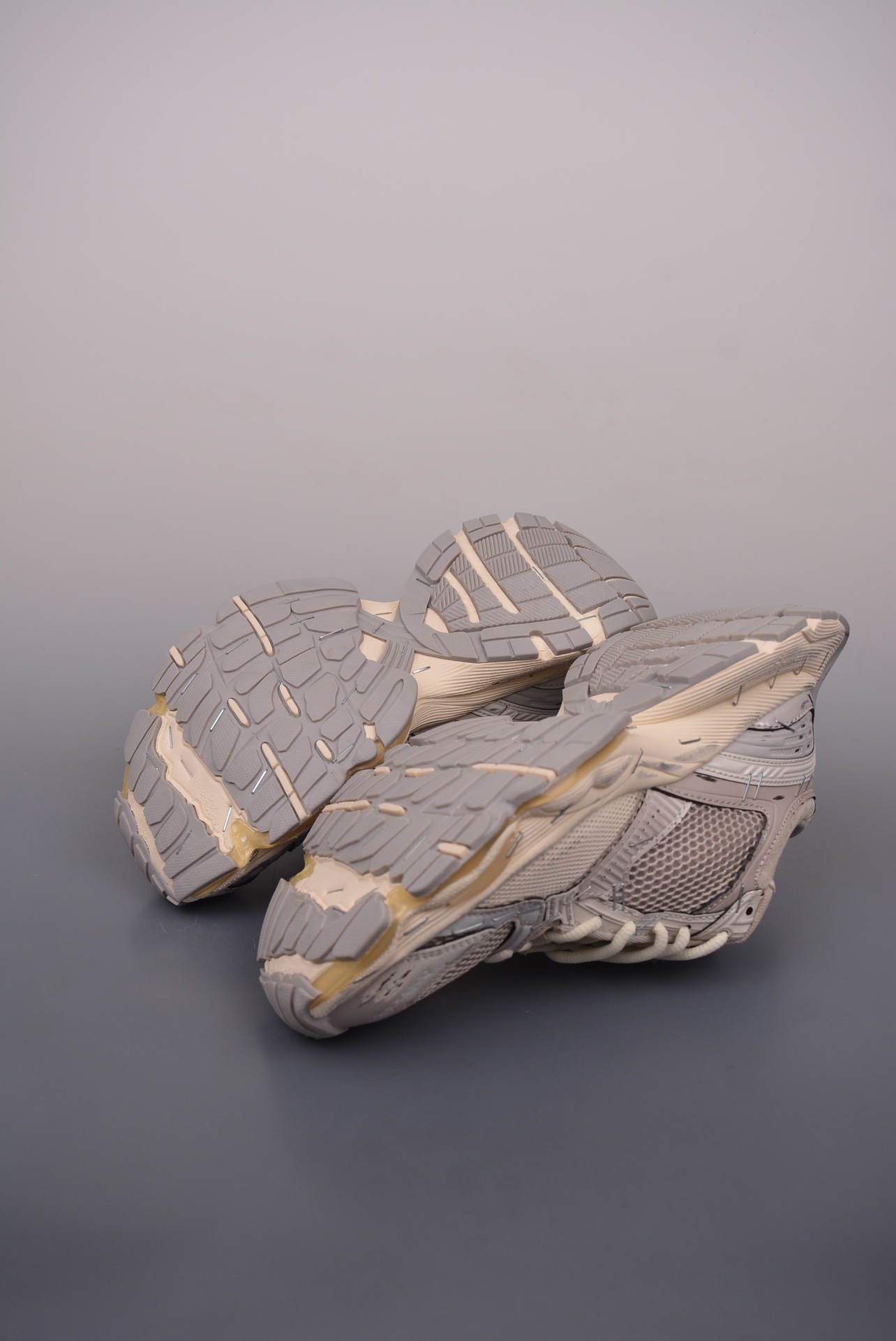BALENCIAGA Stapler Low Sneakers Beige Gray Distressed