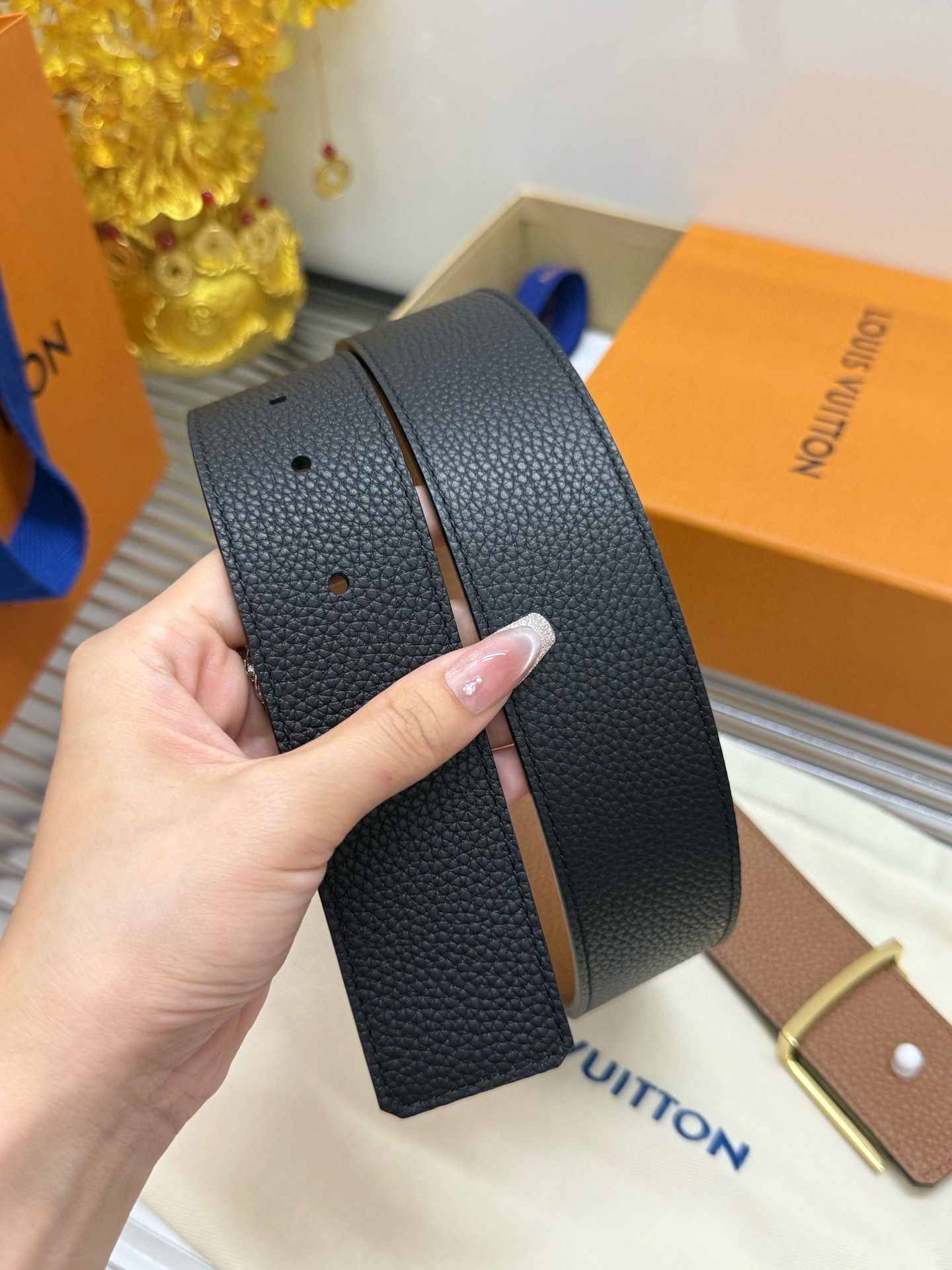 Louis Vuitton Litchi Pattern Men's Double-Sided Belt 4CM Width