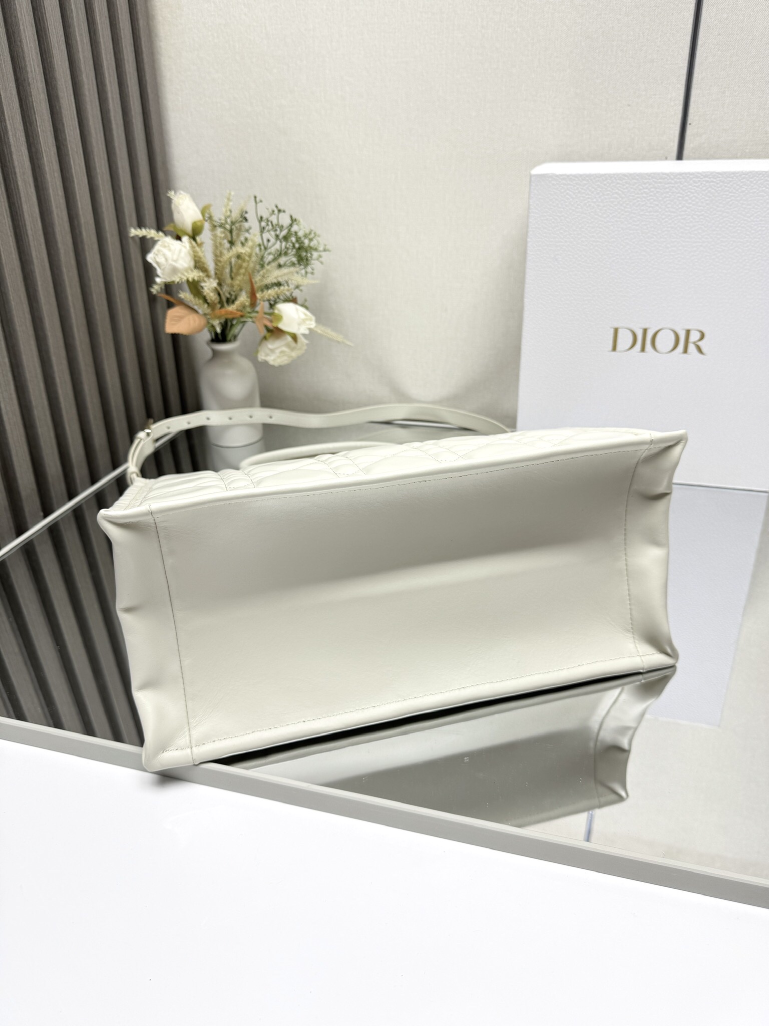 Dior BOOK TOTE handbag M1324