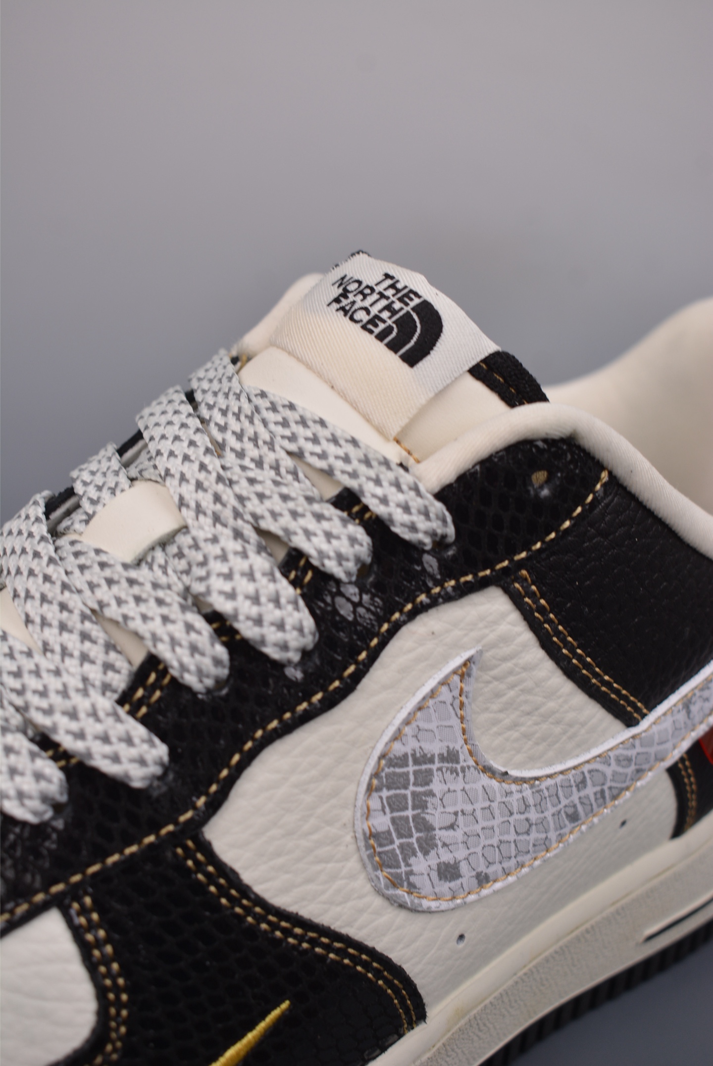 Stussy x Nike Air Force 1´07 Low Year of the Snake black and white embroidery HH7518-034