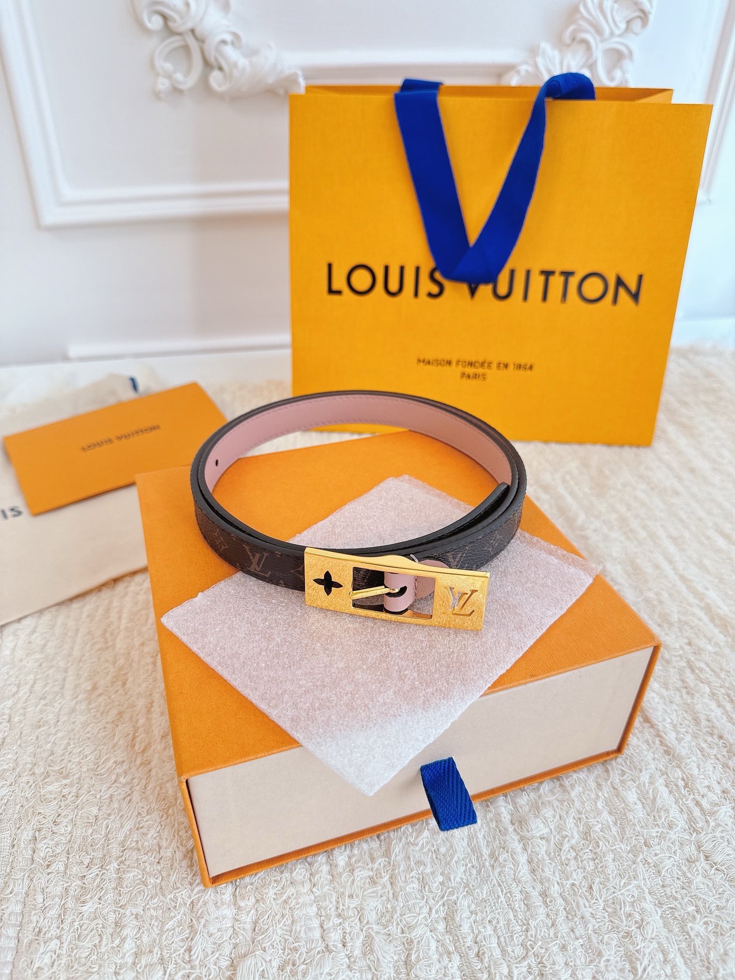 Louis Vuitton double-faced leather women's belt with monogram pattern, 1.8cm wide