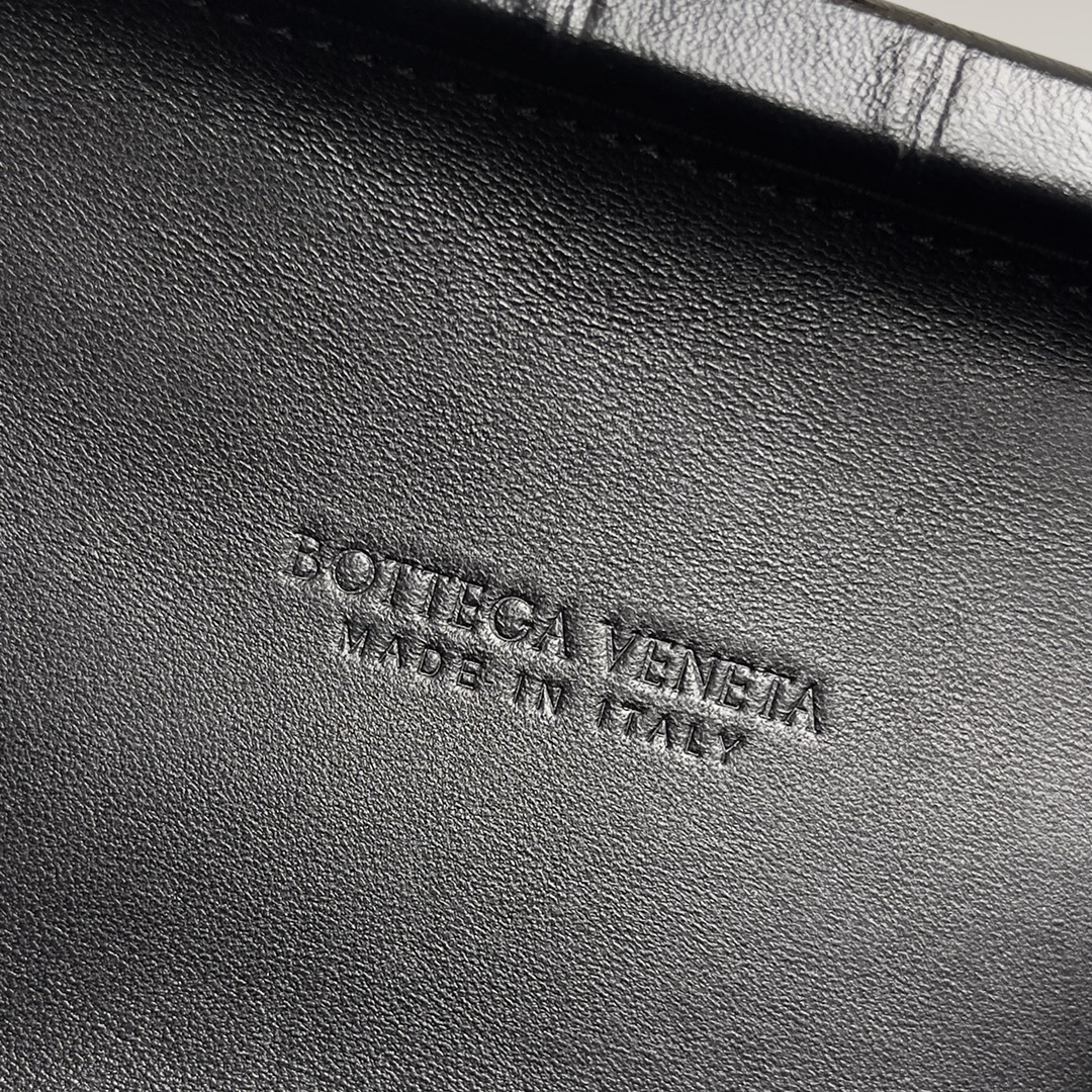 Bottega Veneta crocodile pattern evening bag 737205
