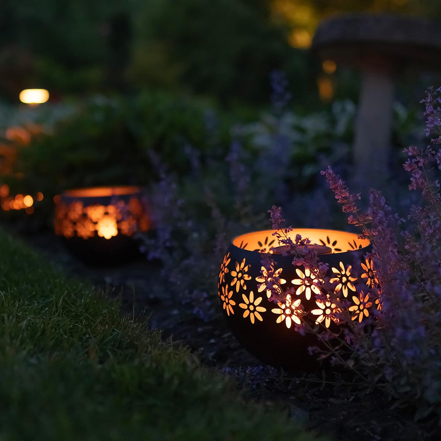 💖Last Day 49% OFF💖Decorative Metal Solar Patio Light with Flickering Flame