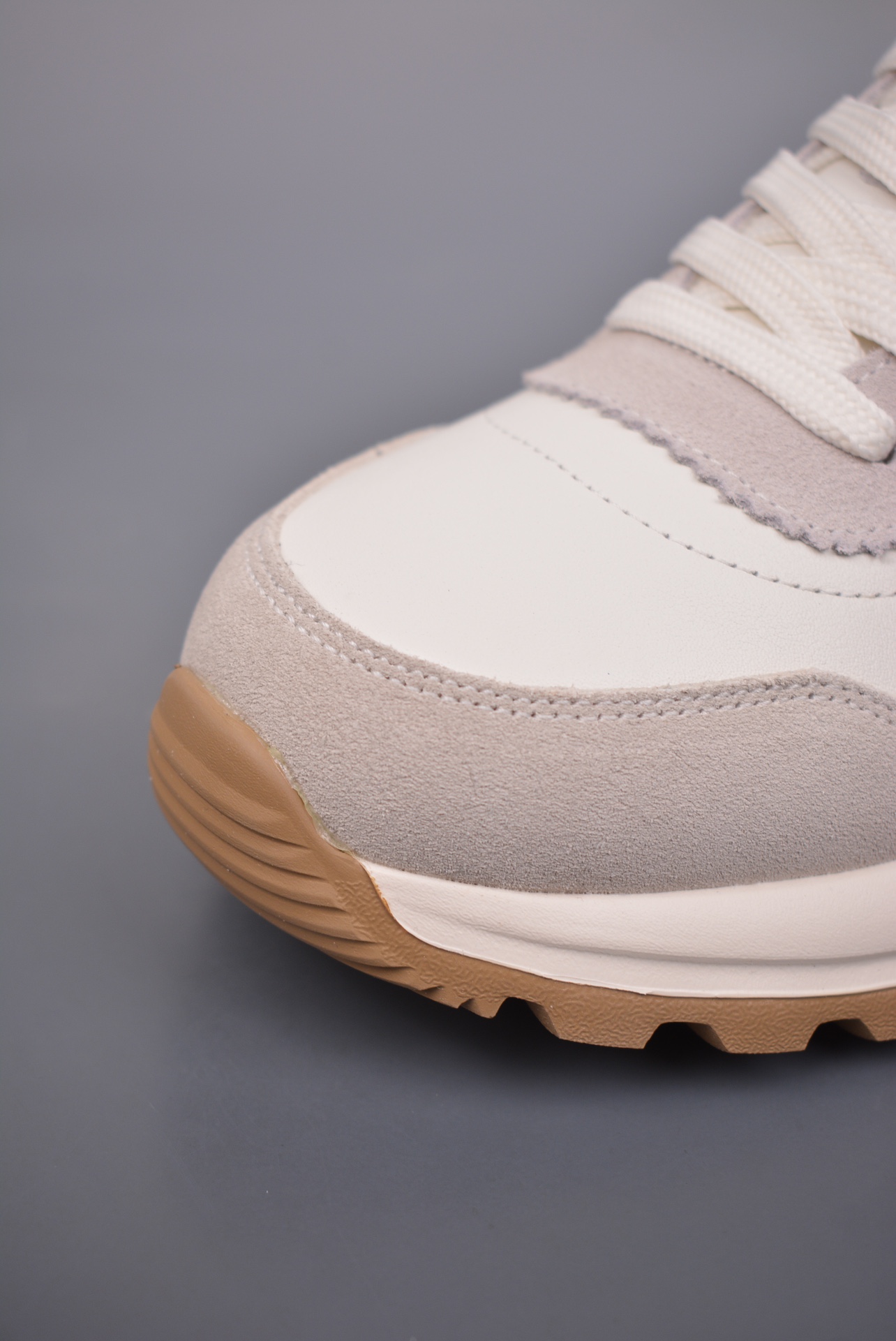 Louis Vuitton Couro Maden Luxe Low Sneaker Beige Gray Brown