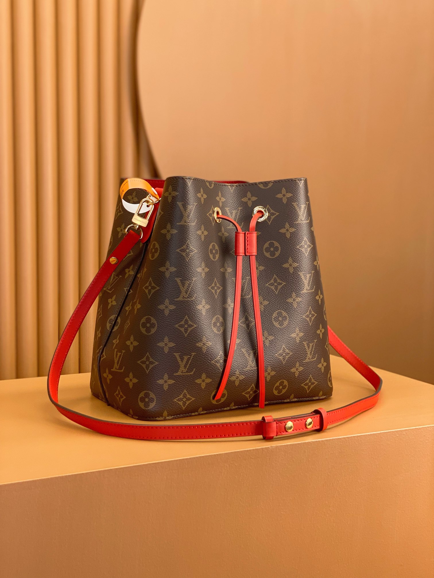 Louis Vuitton NÉONOÉ Medium Handbag M44021