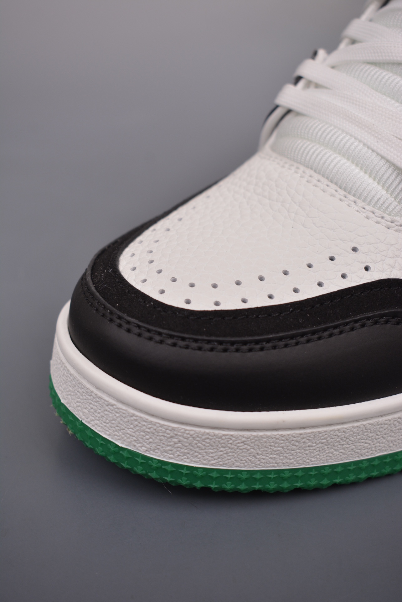 Louis Vuitton Trainer Sneaker Low Black, White and Green Signature Edition 1AD50D