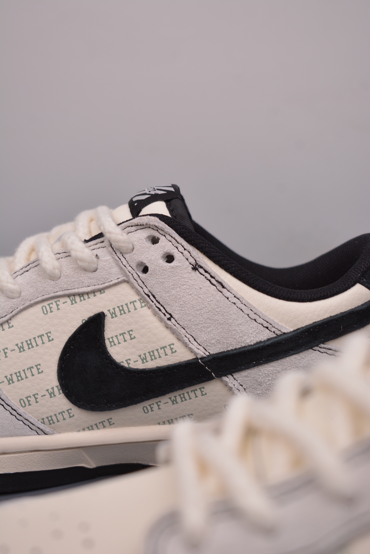 Off-White™ x Nike SB Dunk Low Off-White Off-White Grey YX5066-212